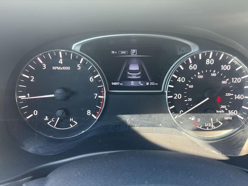 Used 2019 Nissan Pathfinder SV AWD/4WD image 28