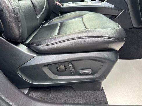 Used 2020 Ford Explorer XLT w/ Equipment Group 202A AWD/4WD image 31