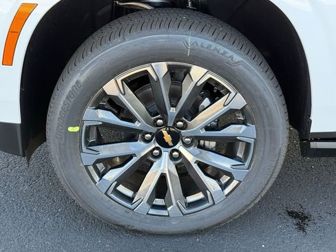 New 2026 Chevrolet Suburban High Country image 9