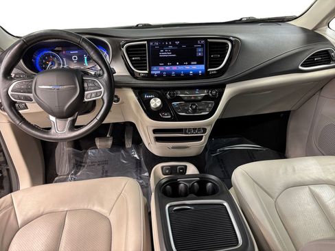 Used 2021 Chrysler Pacifica Touring-L AWD/4WD image 10