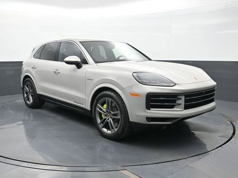 Certified 2025 Porsche Cayenne S AWD/4WD image 25