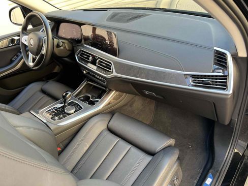 Used 2022 BMW X7 xDrive40i w/ Premium Package image 3