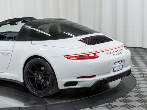 Certified 2019 Porsche 911 Targa 4S image 35