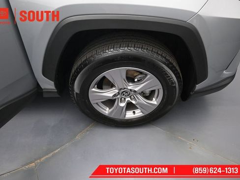 Used 2025 Toyota RAV4 XLE AWD/4WD image 32