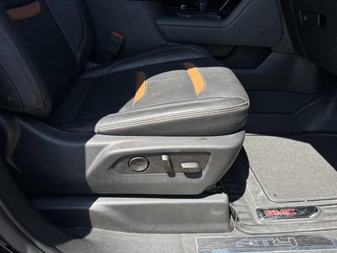 Used 2024 GMC Sierra 1500 AT4 w/ Technology Package AWD/4WD image 16