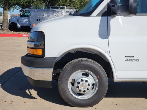 New 2025 Chevrolet Express 4500 w/ Power Convenience Package image 13