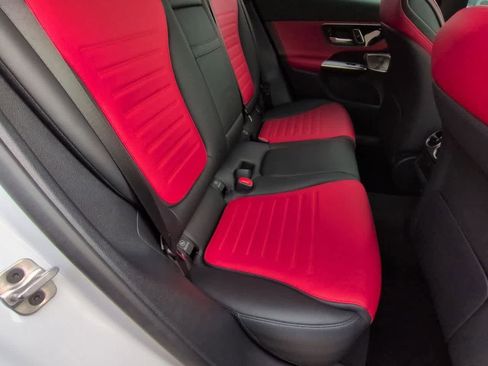 Used 2025 Mercedes-Benz GLC 300 4MATIC image 21