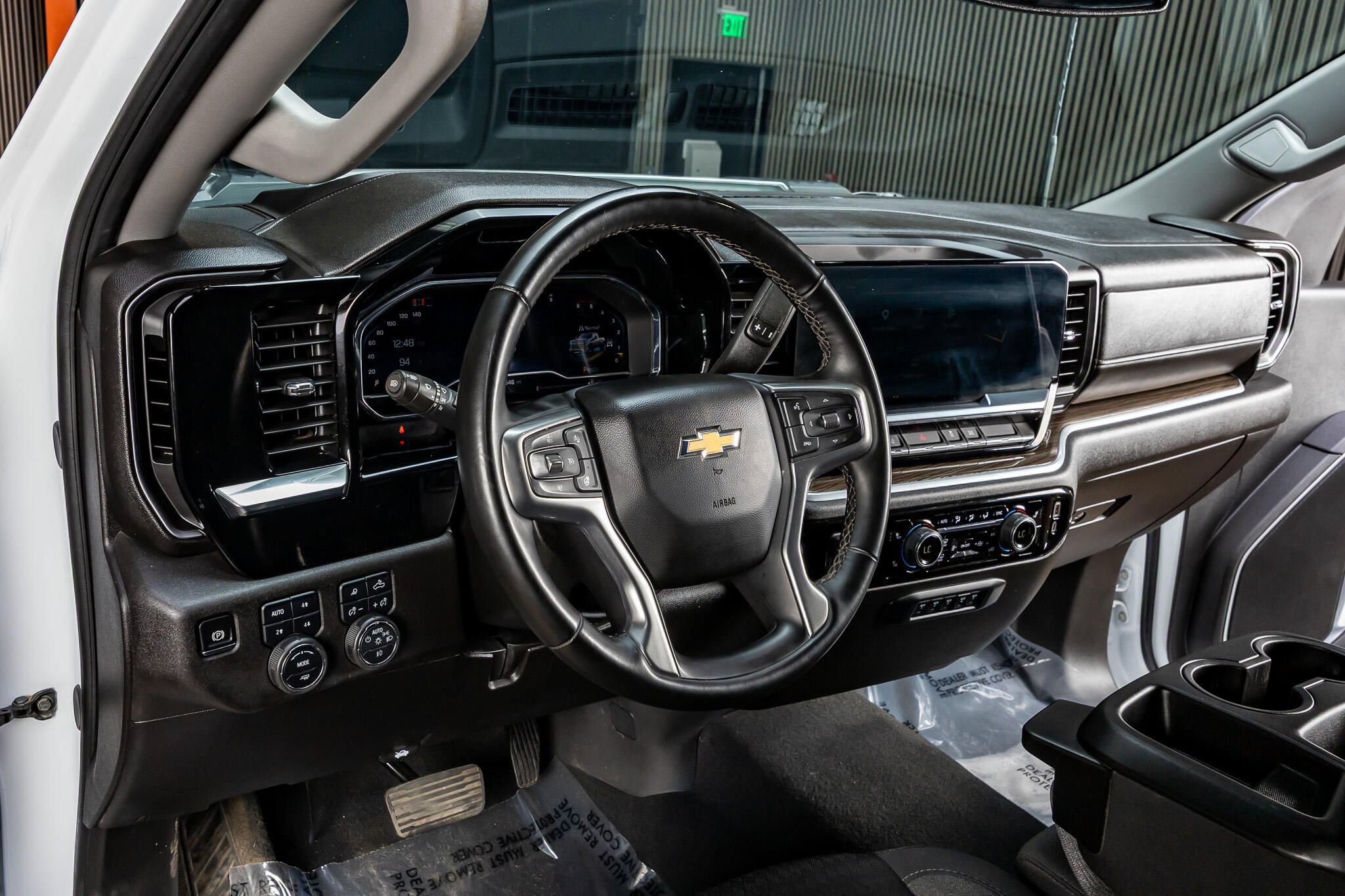 Used 2025 Chevrolet Silverado 3500 LT w/ Convenience Package AWD/4WD image 17