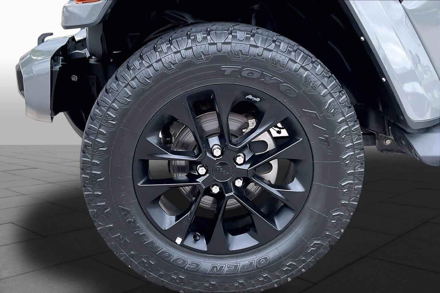 Used 2022 Jeep Gladiator Overland AWD/4WD image 11