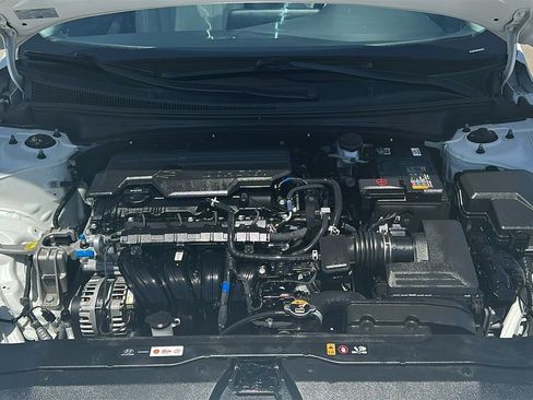 Used 2025 Hyundai Elantra Limited FWD image 3
