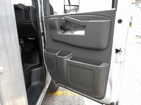 Used 2019 GMC Savana 3500 Van Cab-Chassis 2D w/ Power Convenience Package image 31