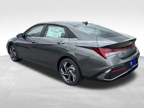 New 2026 Hyundai Elantra Limited FWD image 3