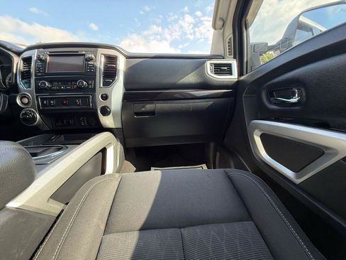 Used 2017 Nissan Titan SV AWD/4WD image 24