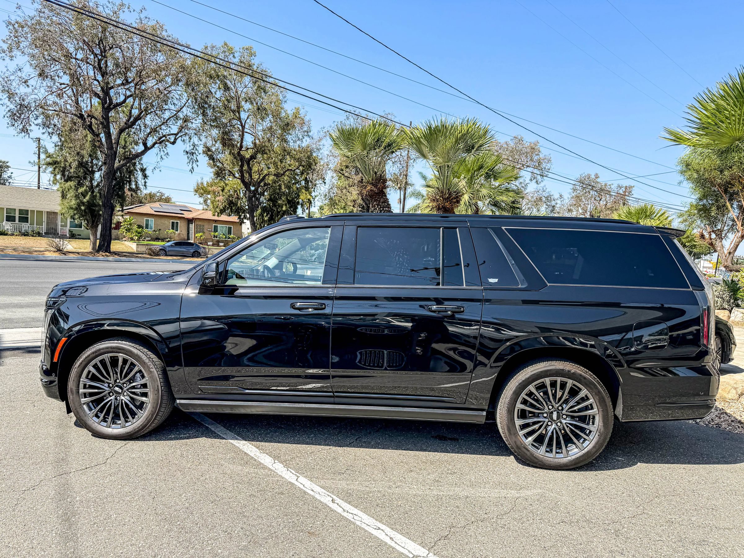 Used 2025 Cadillac Escalade ESV Sport Platinum AWD/4WD image 13