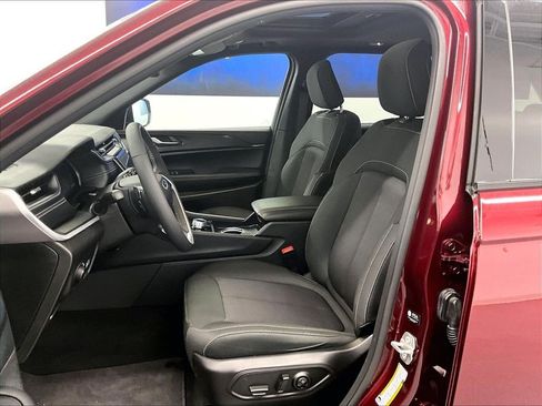 Used 2025 Jeep Grand Cherokee Laredo X w/ Luxury Tech Group I AWD/4WD image 10