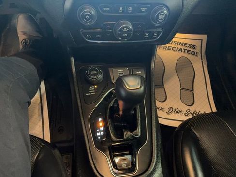 Used 2021 Jeep Cherokee Limited w/ Mopar Interior Package image 16