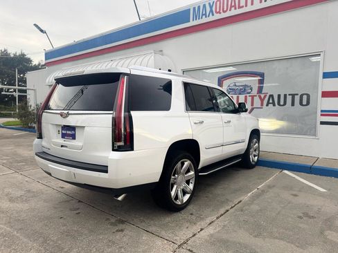 Used 2017 Cadillac Escalade Luxury AWD/4WD image 28