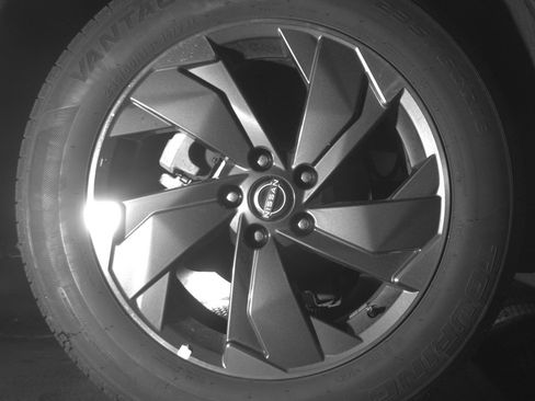 Used 2025 Nissan Rogue SV FWD image 15