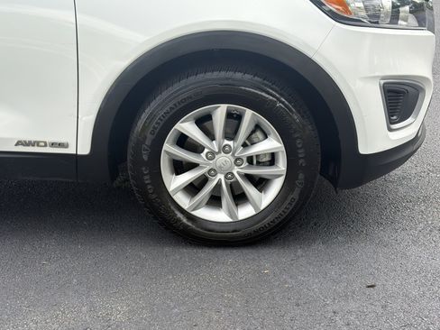 Used 2016 Kia Sorento LX AWD/4WD image 35