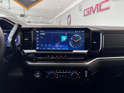Certified 2023 Chevrolet Silverado 1500 LT AWD/4WD image 18