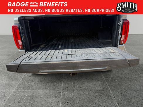 Used 2023 GMC Sierra 1500 AT4 w/ AT4 Premium Package AWD/4WD image 7