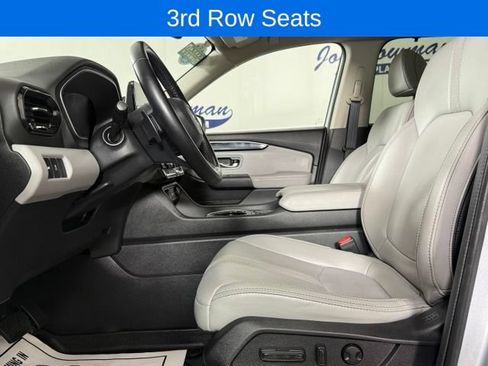 Used 2024 Honda Pilot Touring image 11