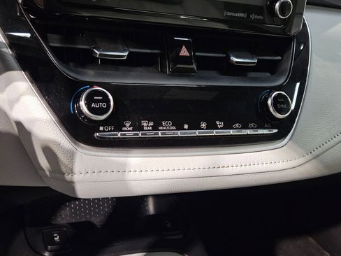 Used 2020 Toyota Corolla XSE image 31