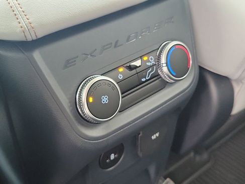 New 2026 Ford Explorer Active w/ Active Comfort Package image 30