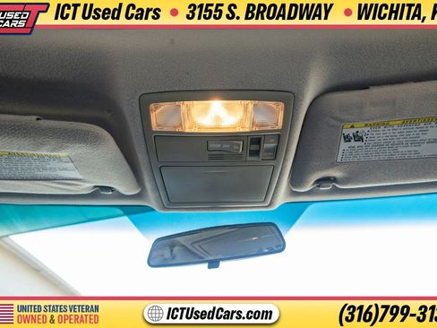 Used 2011 Toyota Camry SE w/ SE Extra-Value Pkg #1 FWD image 19