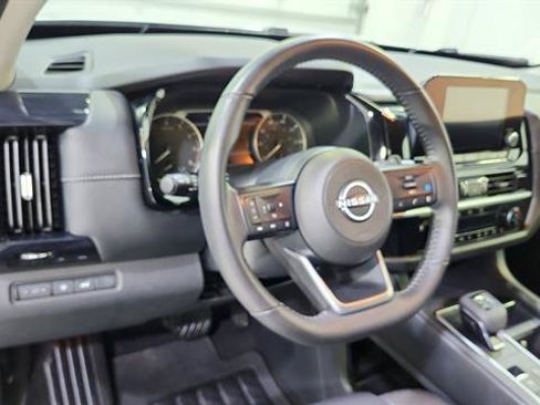 Certified 2025 Nissan Pathfinder SV FWD image 19