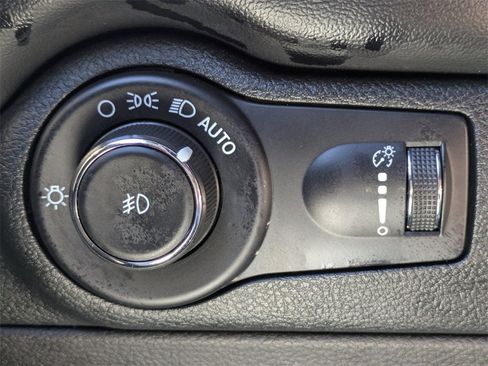 Used 2023 Dodge Durango GT image 28