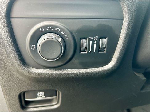 Used 2024 Jeep Grand Cherokee Altitude AWD/4WD image 36