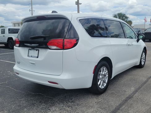 Used 2023 Chrysler Voyager LX FWD image 7
