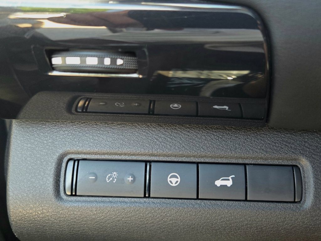 Used 2025 Nissan Pathfinder SV AWD/4WD image 29