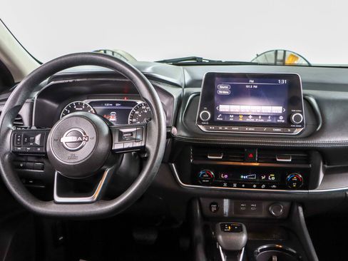 Used 2024 Nissan Rogue SV image 17