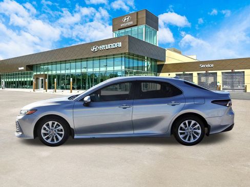 Used 2023 Toyota Camry LE image 9