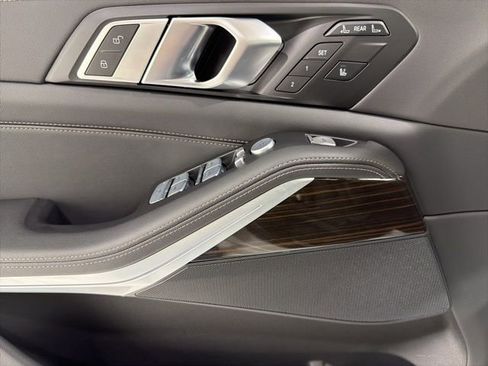 Certified 2023 BMW X7 xDrive40i w/ M Sport Package image 11