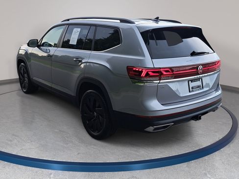 Certified 2026 Volkswagen Atlas SE w/ Black Wheel Package FWD image 7