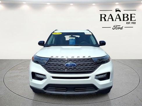 Used 2024 Ford Explorer XLT w/ Equipment Group 202A AWD/4WD image 2