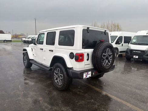New 2026 Jeep Wrangler Unlimited Sahara AWD/4WD image 4