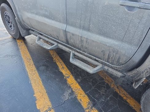 Certified 2025 Nissan Frontier PRO-4X image 15