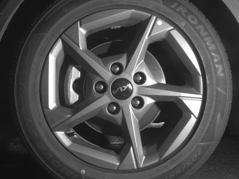 Used 2025 Kia K4 LXS image 12