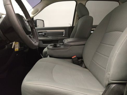 Used 2019 RAM 1500 Classic SLT RWD image 17