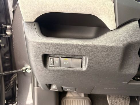 Used 2025 Toyota RAV4 XLE image 24