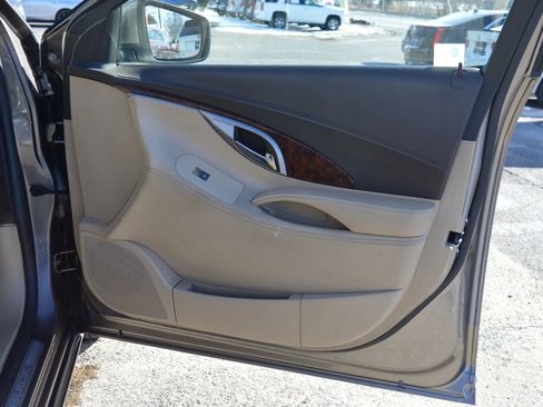 Used 2010 Buick LaCrosse CXL image 29