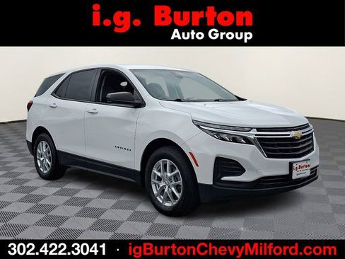 Certified 2022 Chevrolet Equinox LS w/ LS Convenience Package AWD/4WD image 1