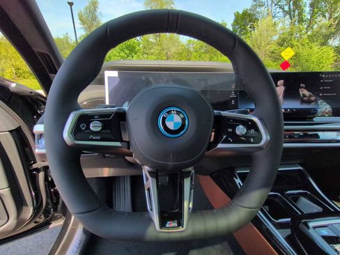 Used 2026 BMW i7 xDrive60 w/ Executive Package AWD/4WD image 24