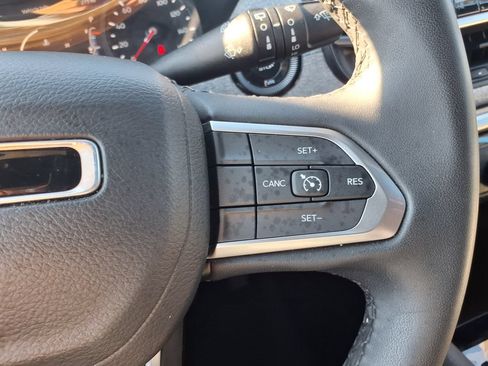 Used 2025 Jeep Compass Latitude AWD/4WD image 23