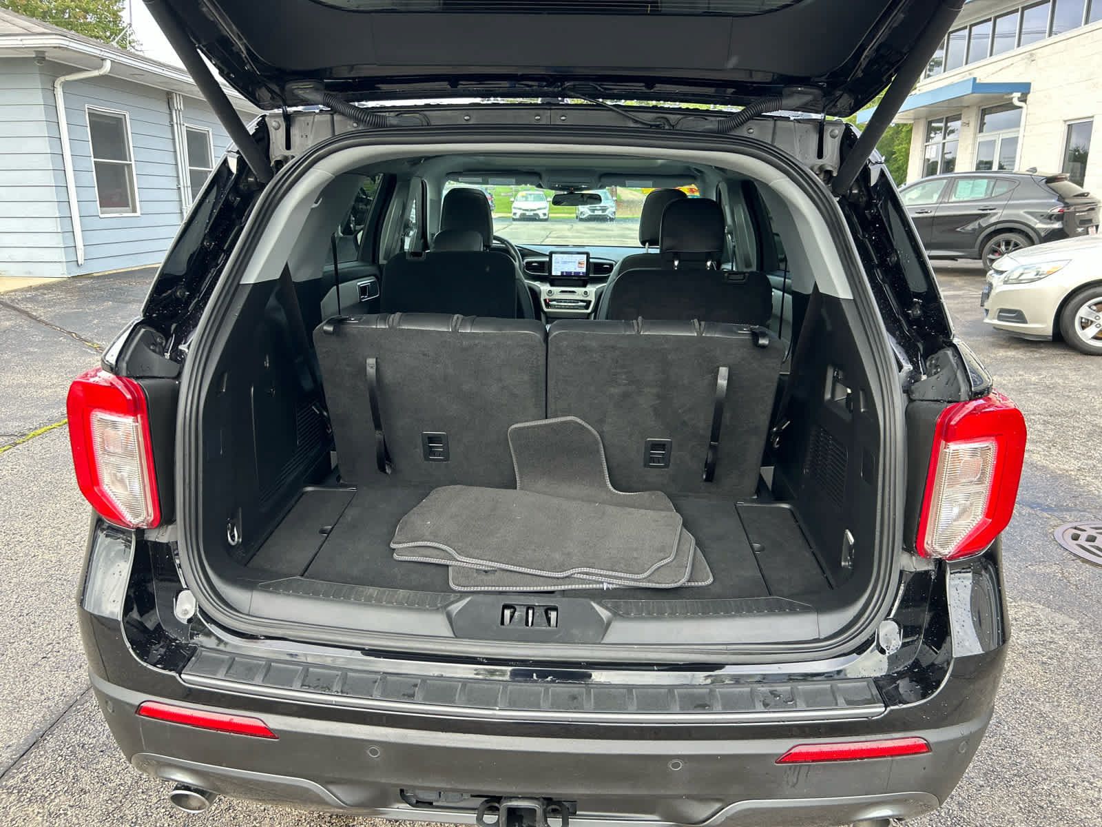 Used 2024 Ford Explorer XLT w/ Equipment Group 202A AWD/4WD image 28