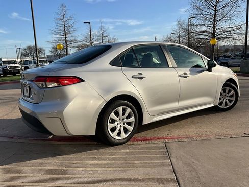 Used 2025 Toyota Corolla LE image 6